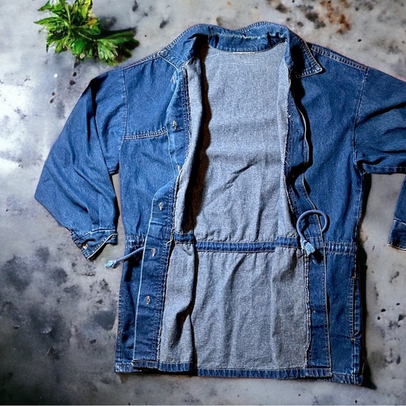 Vintage women’s Denim hunting overcoat nice fade with drawstring waist - Picture 2 of 7